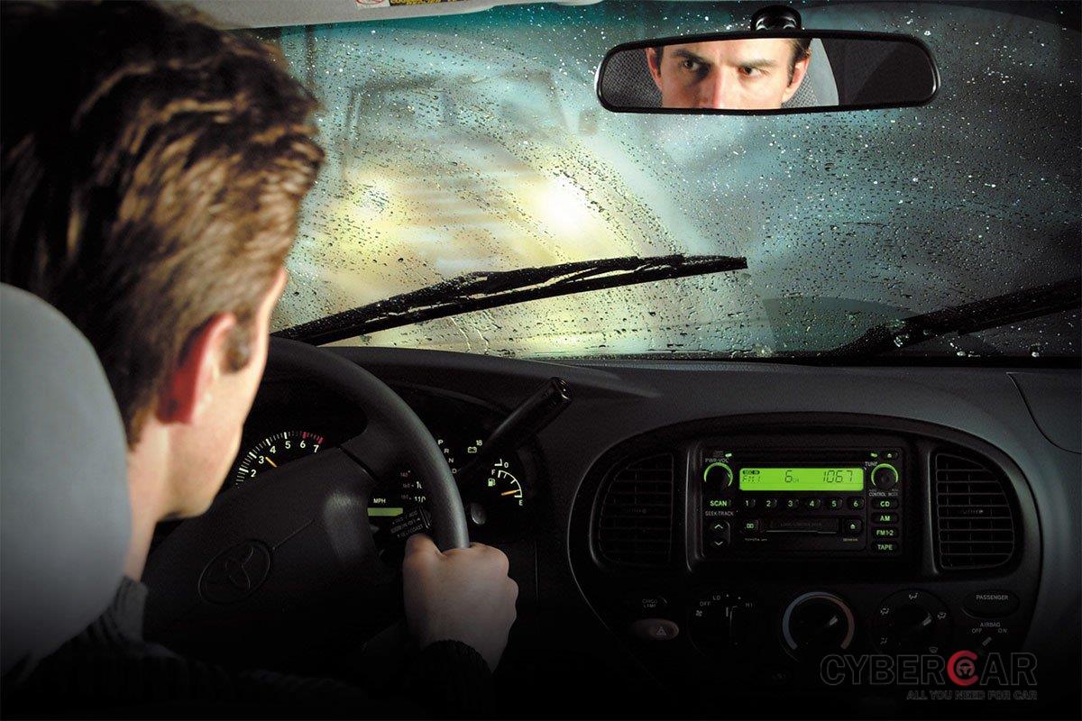 Vào mùa mưa người dùng cần lưu ý kiểm tra tình trạng hoạt động của một số bộ phận trên xe để đảm bảo an toàn
