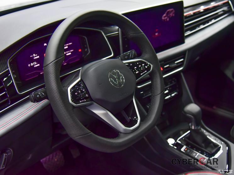 Vô lăng đáy phẳng của Volkswagen Tiguan L 2021