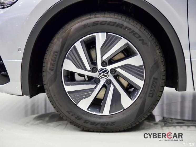 Vành 17 inch của Volkswagen Tiguan L 2021
