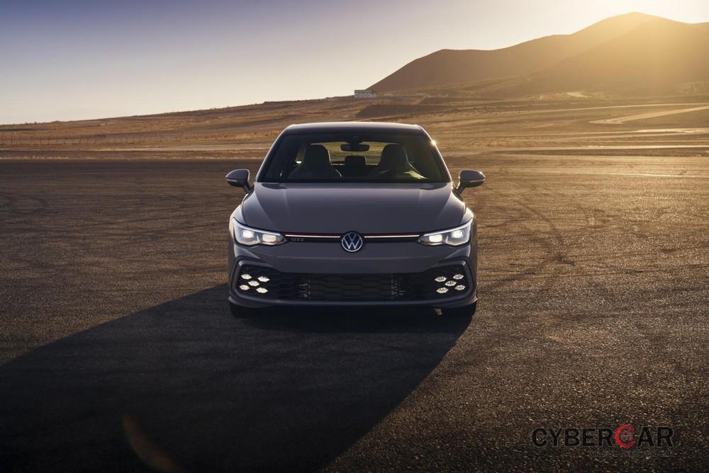 Cận cảnh đầu xe của Volkswagen Golf GTI 2022