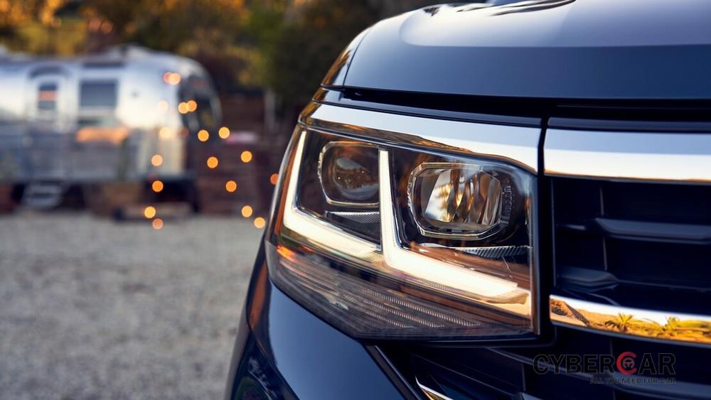 Cận cảnh đèn pha của Volkswagen Teramont 2021