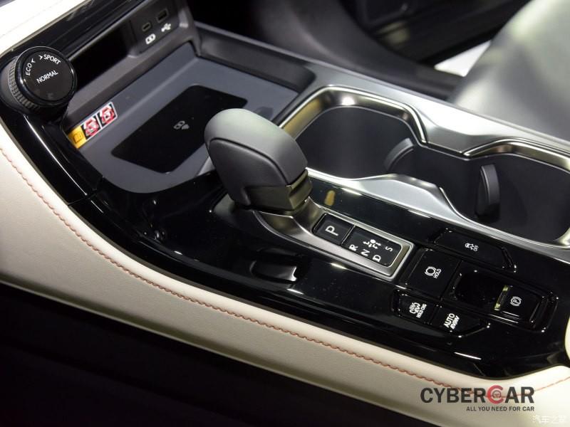 Cụm điều khiển trung tâm của Lexus NX 2022