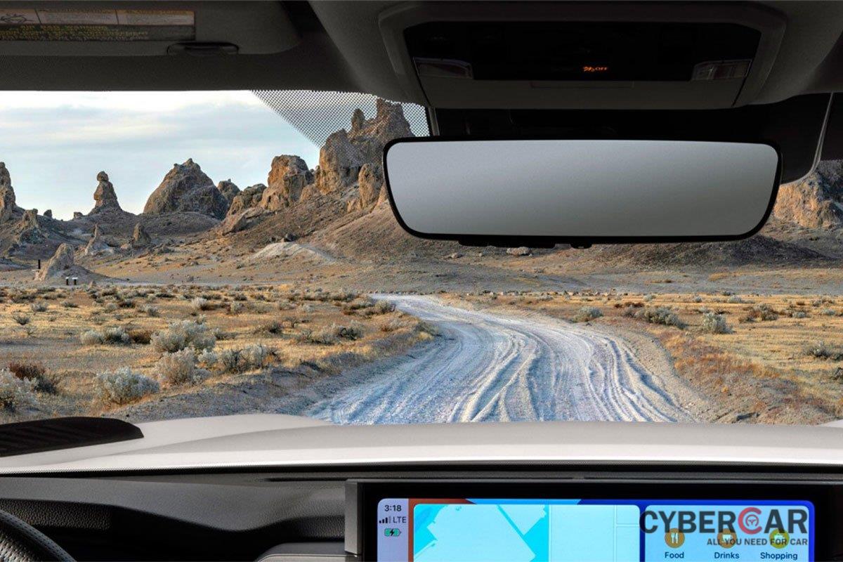 Toyota Tundra 2022 có gương chiếu hậu chống chói kết nối với HomeLink.