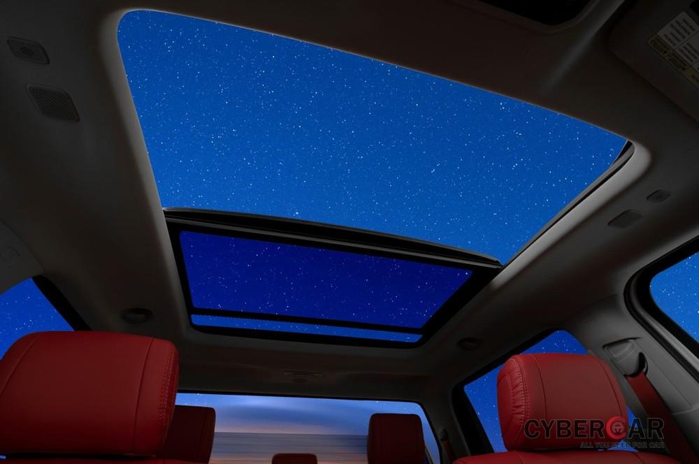 Cửa sổ trời toàn cảnh của Toyota Tundra TRD Pro 2022