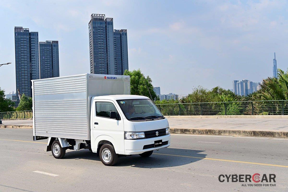 Bán kính vòng quay 4,4m giúp Suzuki Carry Pro linh hoạt di chuyển trong những con phố nhỏ ở nội đô như một chiếc xe con.