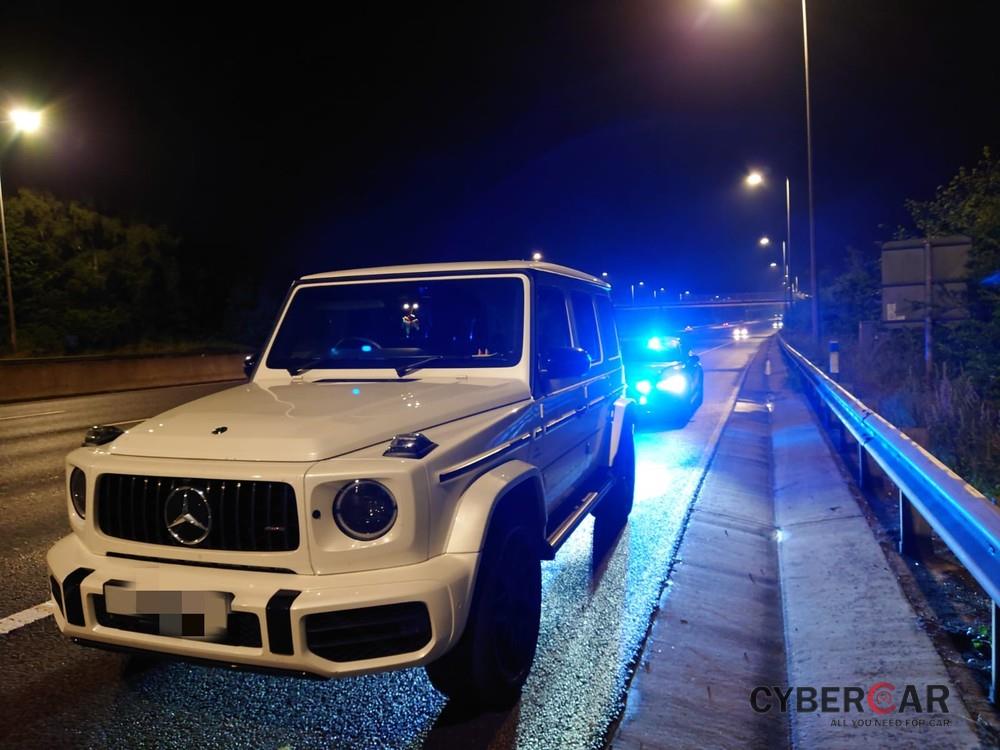 Chiếc Mercedes-AMG G63 bị Sở cảnh sát hạt Derbyshire yêu cầu dừng lại