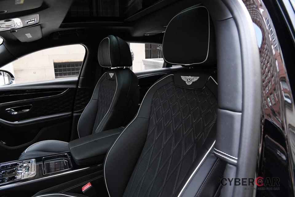 Nội thất xe Bentley Flying Spur V8 First Edition 2021 của doanh nhân Đức Huy