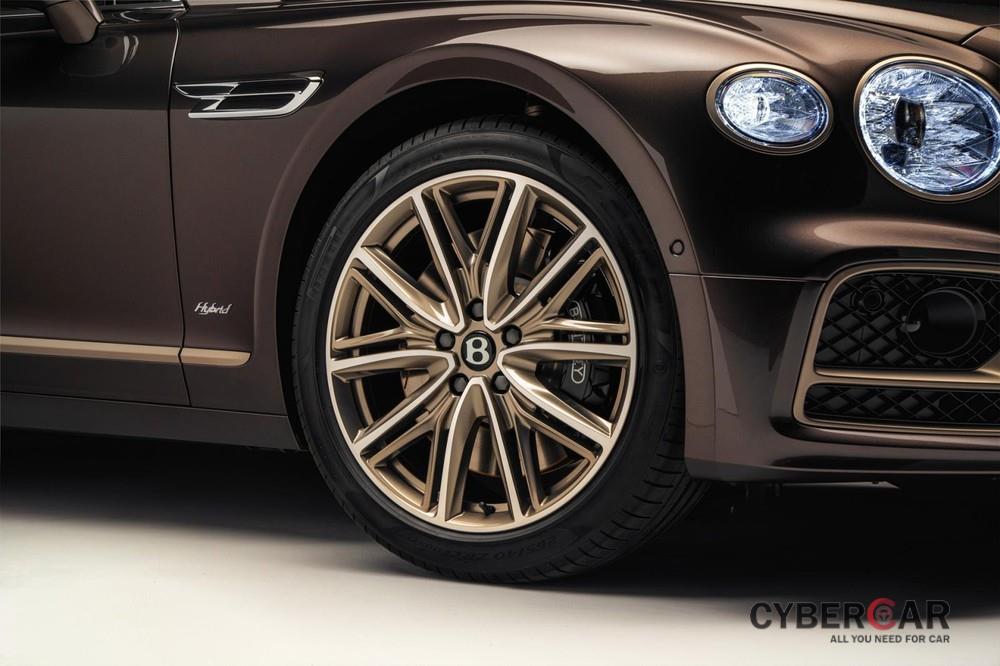 Vành la-zăng 21 inch của Bentley Flying Spur Hybrid Odyssean Edition 2022