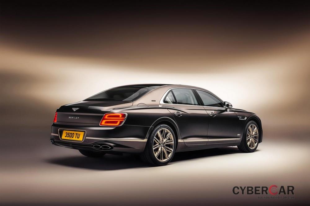 Bentley Flying Spur Hybrid Odyssean Edition 2022 dùng hệ truyền động hybrid mạnh hơn cả Bentayga