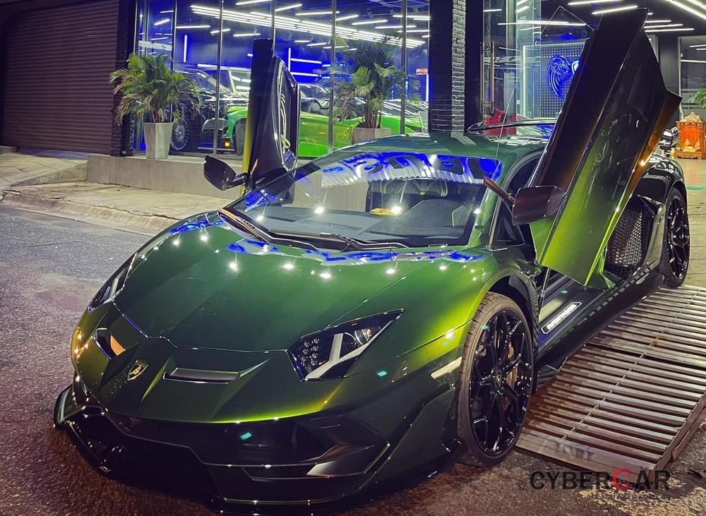 Đây có thể là chiếc xe Lamborghini Aventador SVJ duy nhất ở Đông Nam Á có màu sơn Verde Ermes