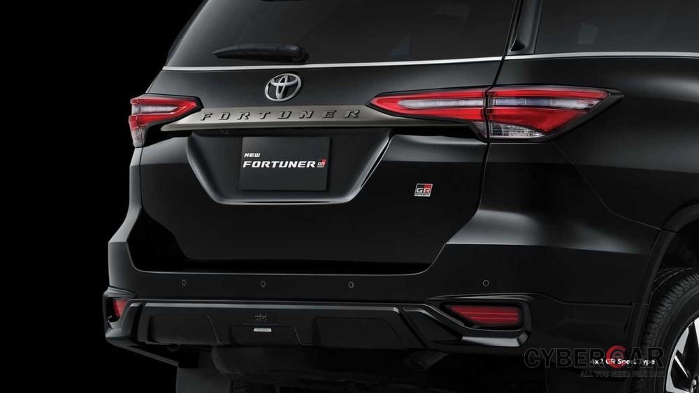 Cản sau mở rộng của Toyota Fortuner GR Sport 2022