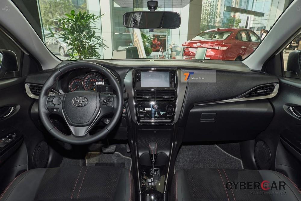 Nội thất bên trong Toyota Vios GR-S 2021 tại Việt Nam