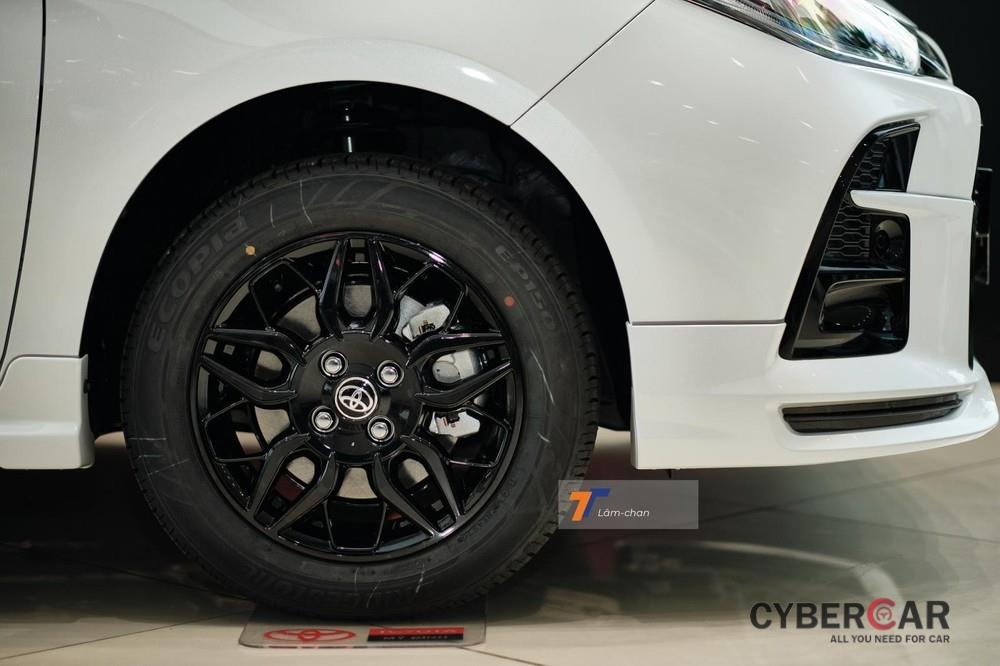 Bộ vành 15 inch màu đen của Toyota Vios GR-S 2021 tại Việt Nam