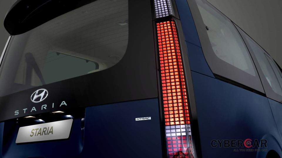 Hyundai Staria 2022 được trang bị đèn hậu ấn tượng