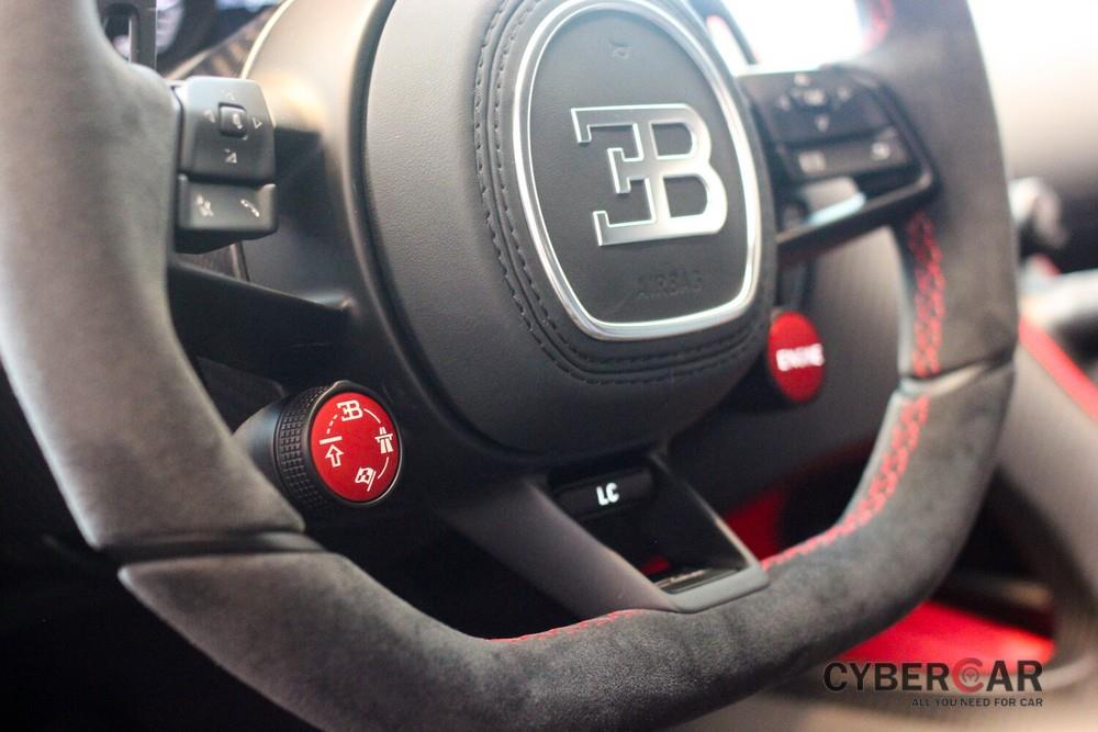 Bugatti Chiron Pur Sport giảm công suất cũng như tốc độ tối đa bị giới hạn 350 km/h