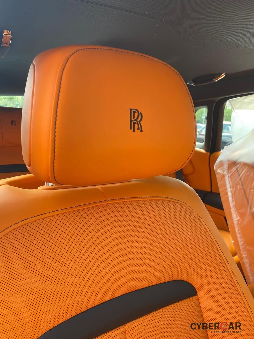 Cận cảnh màu cam Hermes trên chiếc xe Rolls-Royce Ghost thế hệ mới