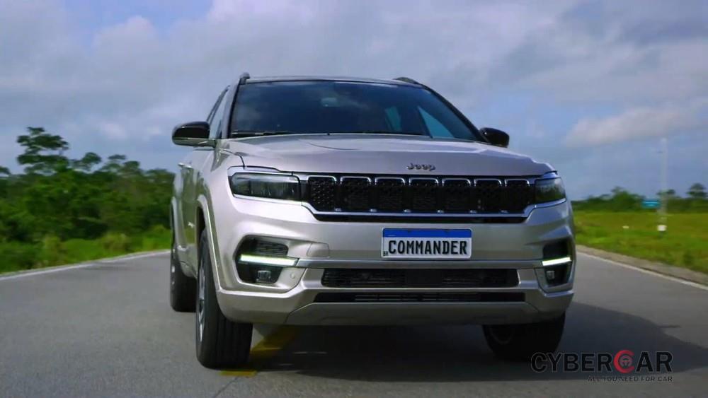 Thiết kế đầu xe của Jeep Commander 2022