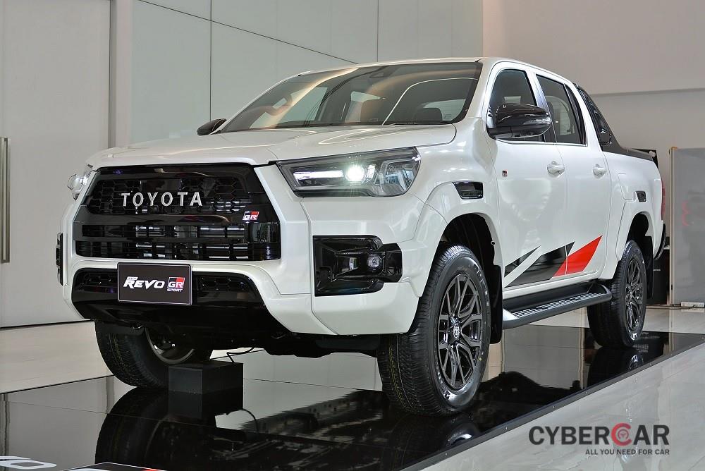 Toyota Hilux GR Sport 2021 bản gầm cao