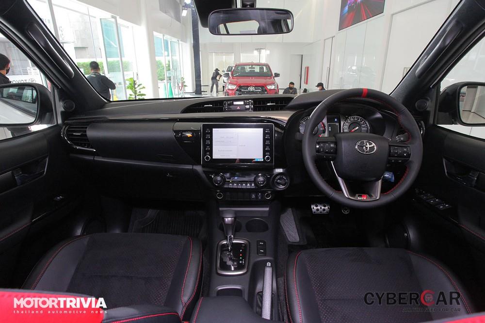 Nội thất của Toyota Hilux GR Sport 2021