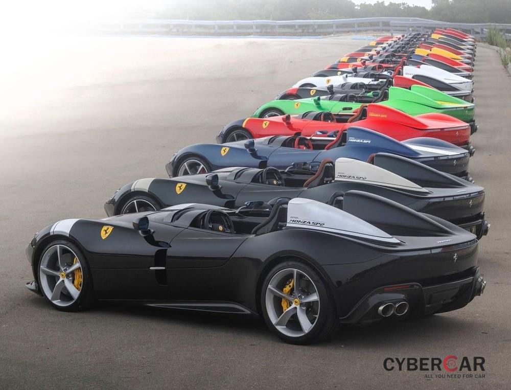 Vẻ đẹp của hàng loạt siêu phẩm Ferrari Monza SP đỗ cạnh nhau