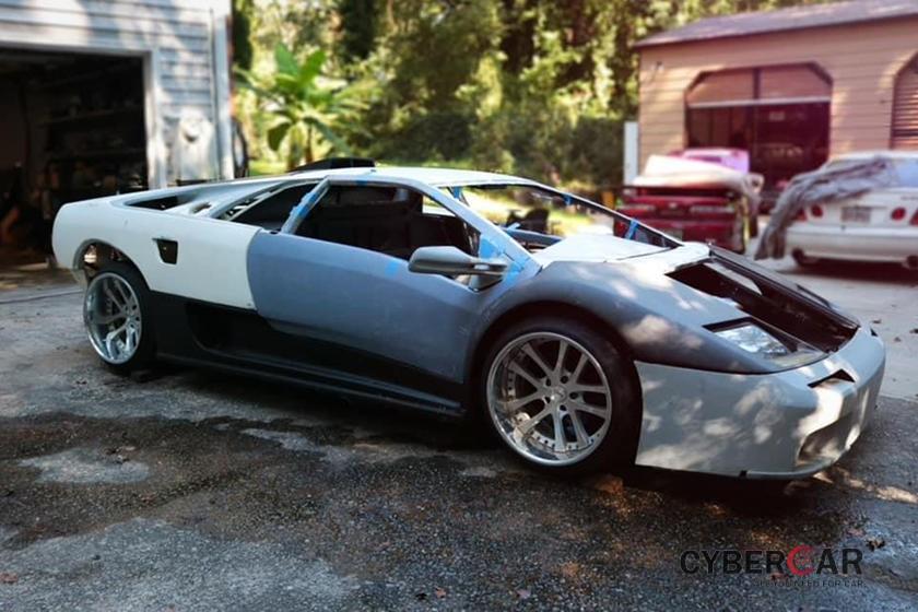 Chiếc Lamborghini Diablo hàng nhái đang được rao bán trên mạng xã hội