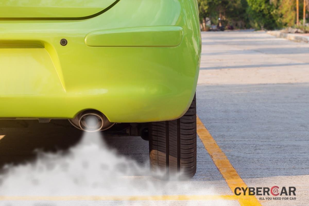 khí thải từ ống xả ô tô