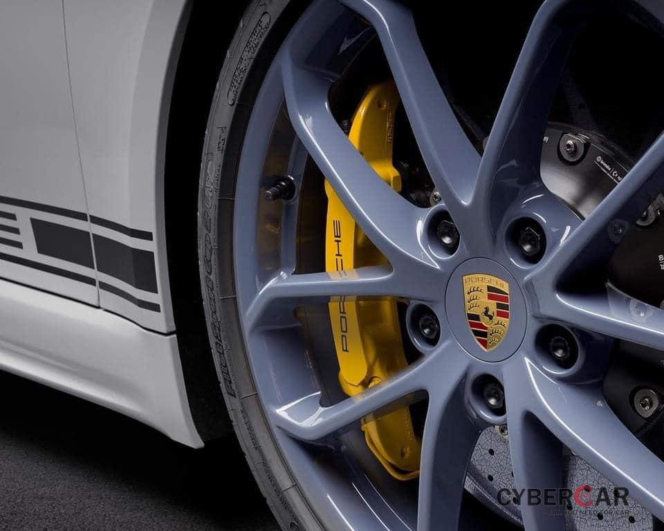 Minh Nhựa mới đây bất ngờ chia sẻ về chiếc xe thể thao Porsche 718 Boxster