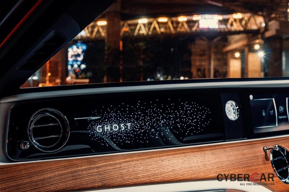 Illuminated Fascia của Rolls-Royce Ghost thế hệ mới