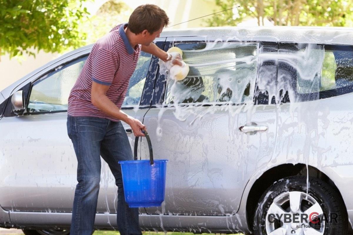 cọ rửa xe ô tô